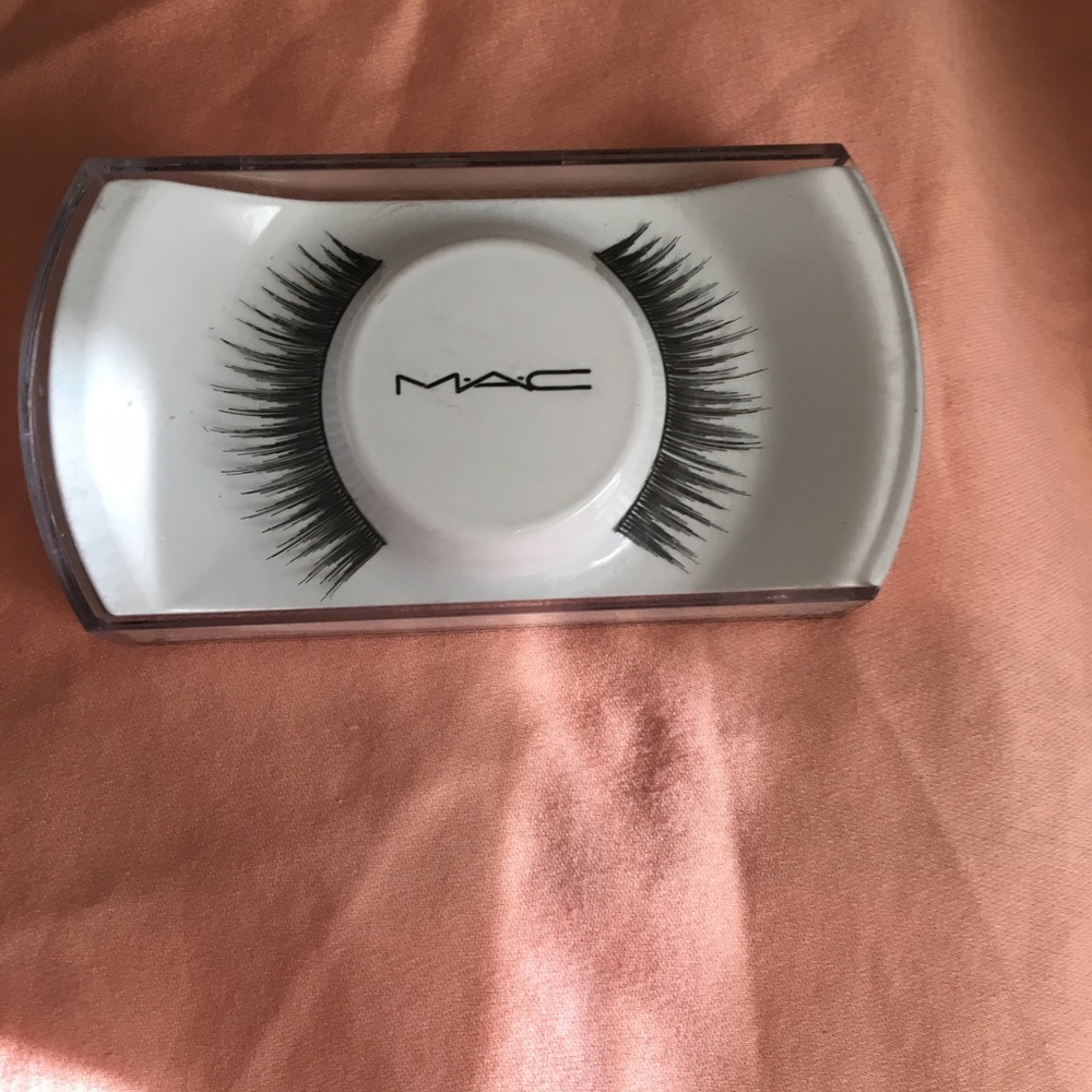 Eye lashes